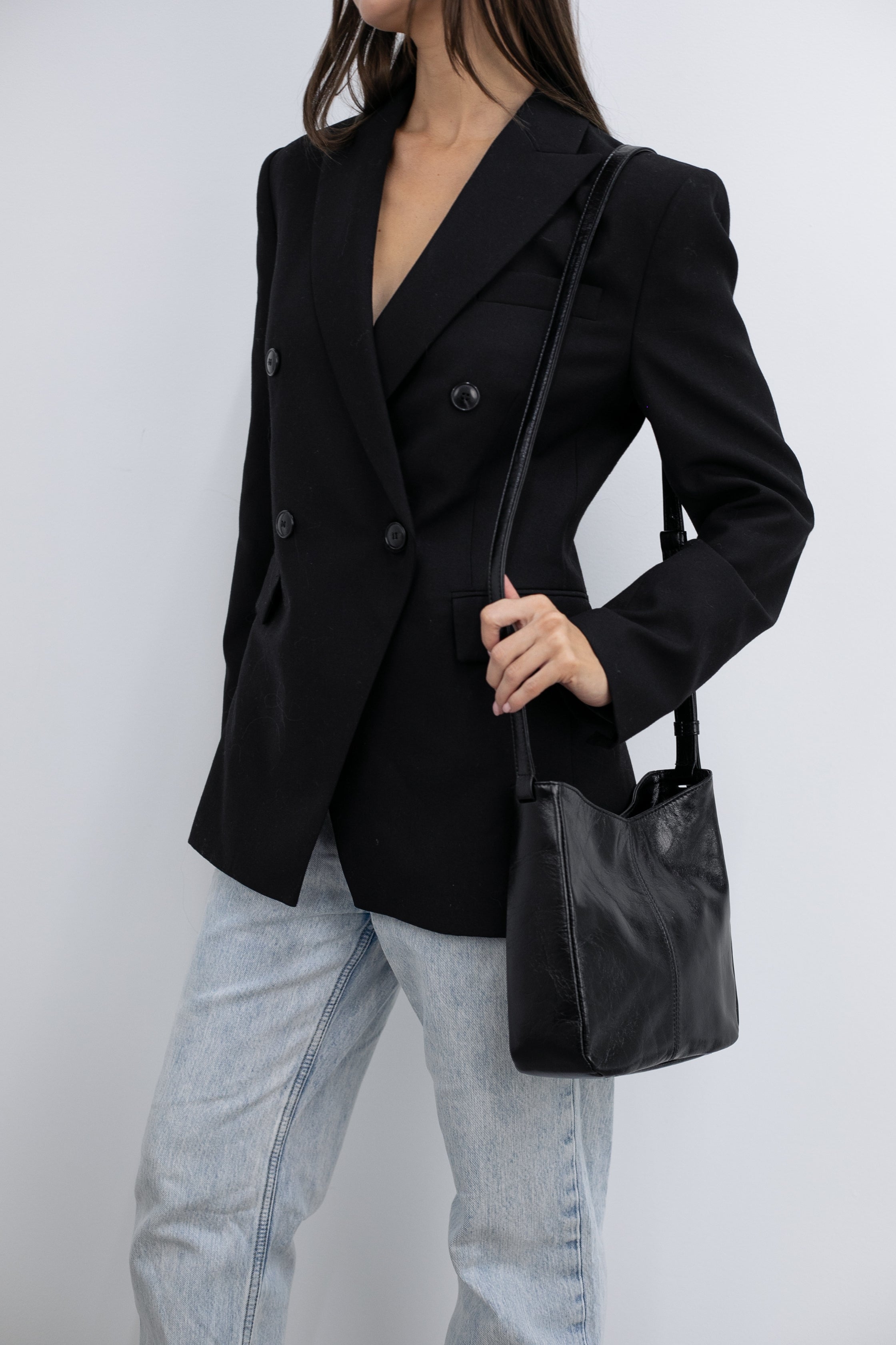 Ruby Crossbody-Luxury-Italian Leather-Black-Handbag-Adjustable Crossbody-Model
