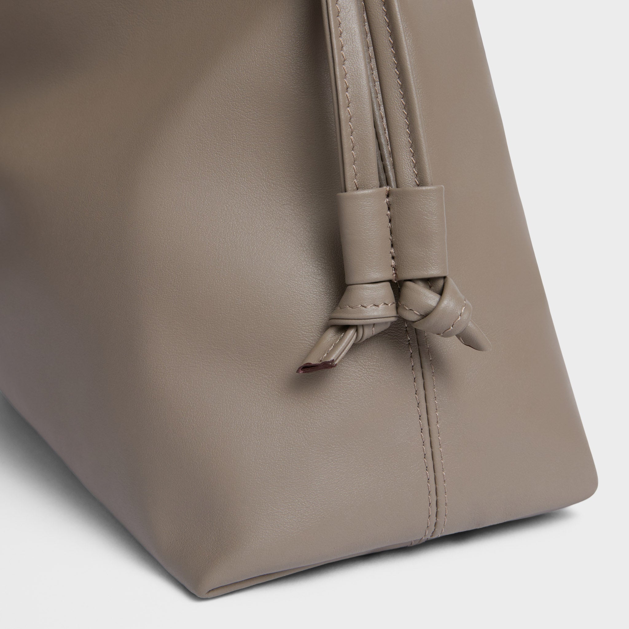 ASISI TOTE