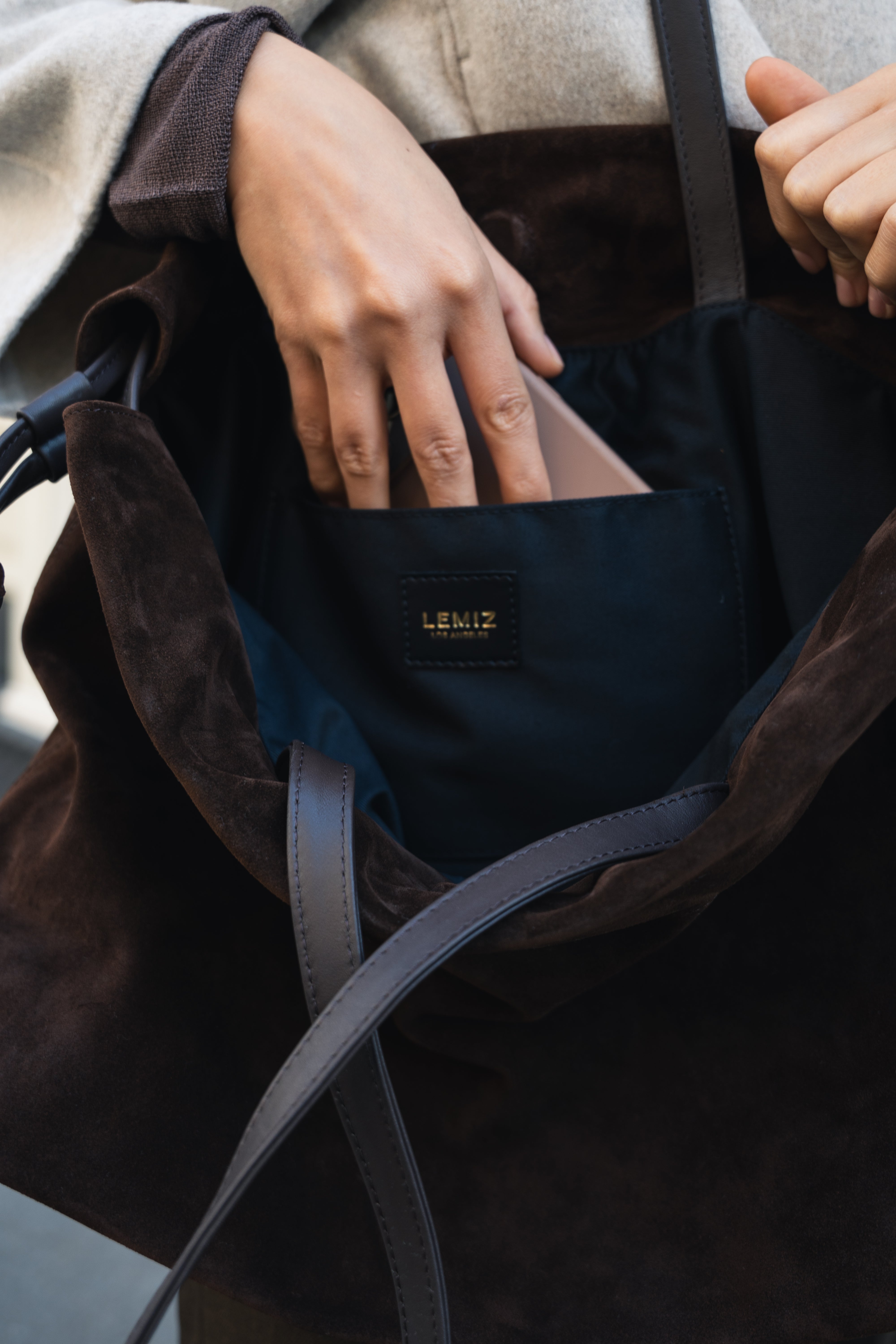 ASISI TOTE