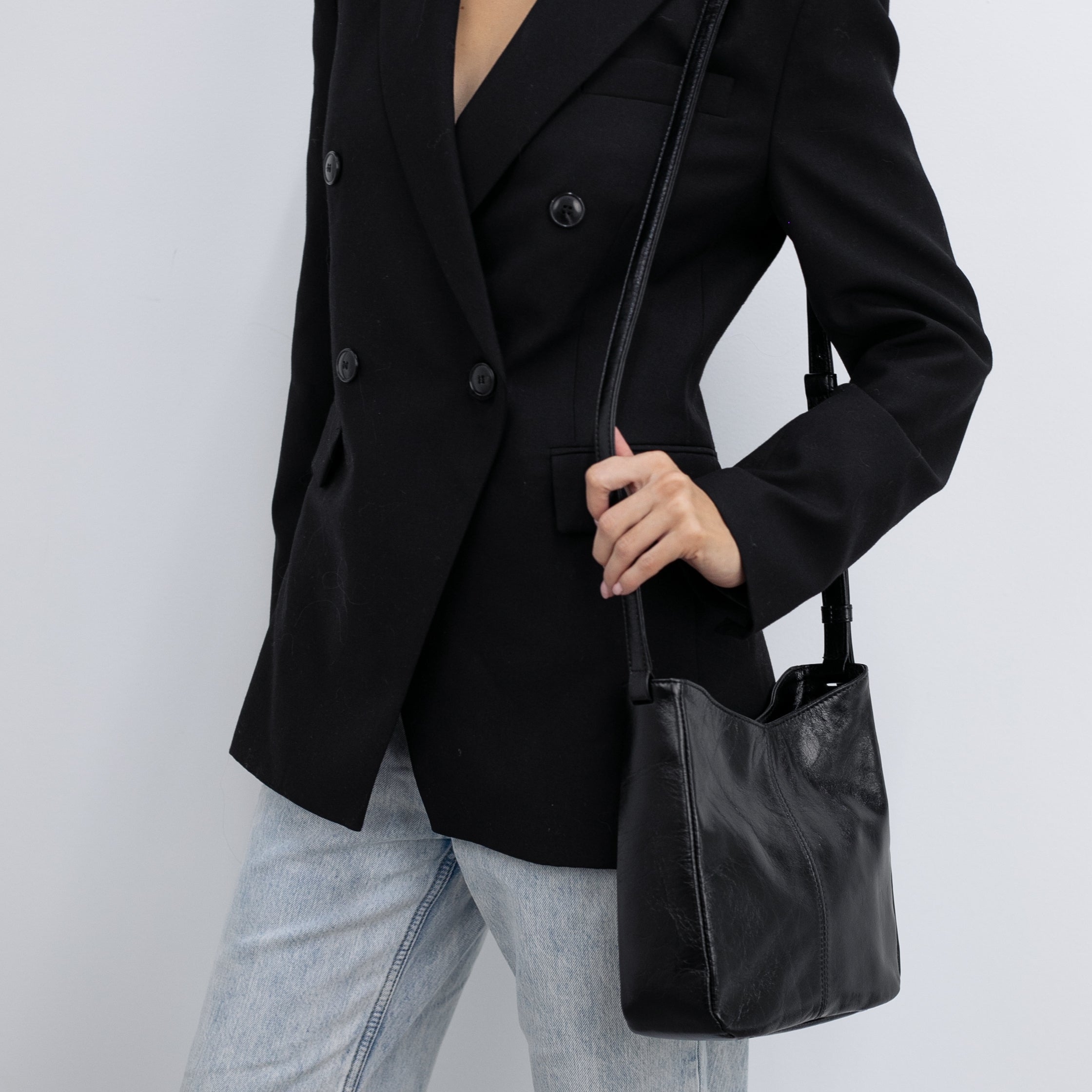 Ruby Crossbody-Luxury-Italian Leather-Black-Handbag-Adjustable Crossbody-Model